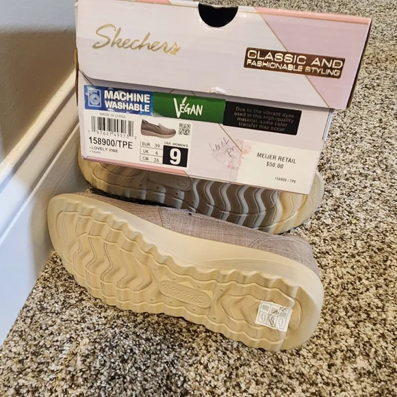 Skechers Women's Tan Slip-On Shoes NWT / NIB - Picture 7 of 8